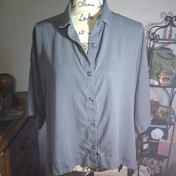 Everlane Charcoal Button-Down Hi Lo Shirt Size Medium - Picture 9 of 14